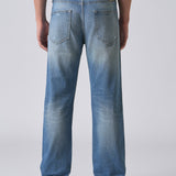 Jeans Azuis Desgastados com Corte Reto