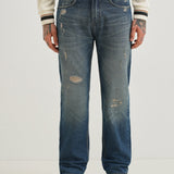 Jeans Azuis Desgastados com Corte Reto