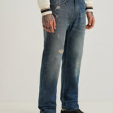 Jeans Azuis Desgastados com Corte Reto