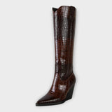 Botas Elegantes com Estampa Croco e Salto Sofisticado