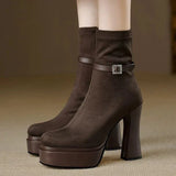 Janete - Botas de Plataforma Luxuosas: Conforto e Estilo em Cada Passo