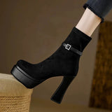 Janete - Botas de Plataforma Luxuosas: Conforto e Estilo em Cada Passo