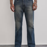 Jeans de color azul con detalles únicos