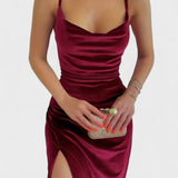 Gabriela - Vestido de Veludo com Decote Elegante