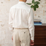 Camisa de Linho Valletta com Colarinho Aberto e Mangas Longas