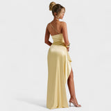 Ariel - Elegante Vestido Assimétrico de Cetim
