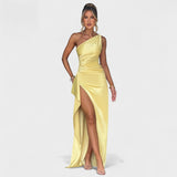 Ariel - Elegante Vestido Assimétrico de Cetim