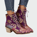 Botins de Couro Decorados com Flores