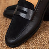Loafers La Roche em Suede com Detalhes em Contraste