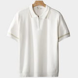 Polo com fechamento e detalhes em branco contrastante