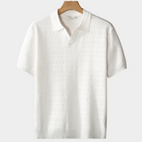 Camiseta branca com padrão de tricô, sem botões