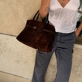 Bolsa de Camurça com Design Sofisticado