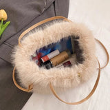 "Geantă Crossbody din Material Sintetic Maricar" could be rewritten as "Geantă Crossbody din Material Sintetic - Model Maricar".