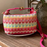 Bolsa Transversal Raphaela em Ráfia Trançada