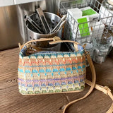 Bolsa Transversal Raphaela em Ráfia Trançada