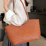 Elegante Bolsa Trançada em Couro Sintético