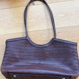 Elegante Bolsa Trançada em Couro Sintético