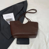 Bolsa de Mão Riona em Material Texturizado Premium