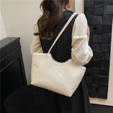 Bolsa de Mão Riona em Material Texturizado Premium