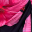 Roupão midi floral em preto e magenta com alças decorativas